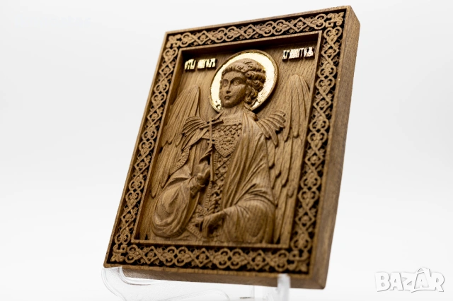 Позлатена релефна икона на архангел Михаил от масивен дъб, снимка 3 - Икони - 53224100