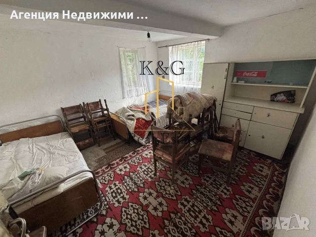 Двуетажна полумасивна къща 