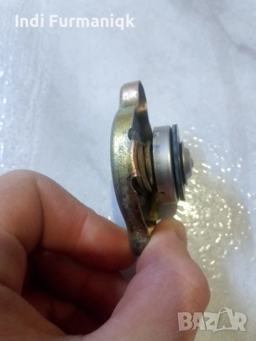 Капачка за резервоар за охладителна течност, снимка 3 - Части - 53145379