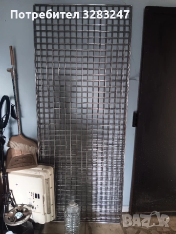 Стелажи за стена