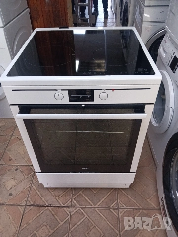 Свободно стояща печка с индукционни котлони Аег Aeg с две години гаранция!