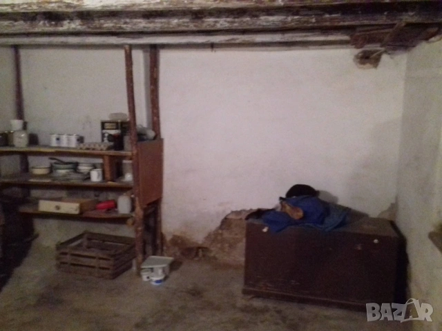 Двуетажна стара къща с. Черничево , снимка 10 - Къщи - 41866640