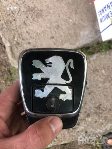 Продавам брава емблема пежо 406 седан