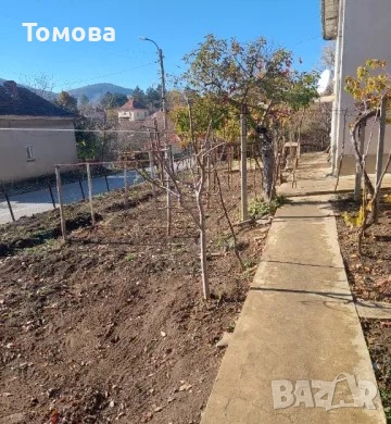 Продавам прекрасна двуетажна къща с двор в село Горна Бешовица,община Мездра, снимка 4 - Къщи - 52152004