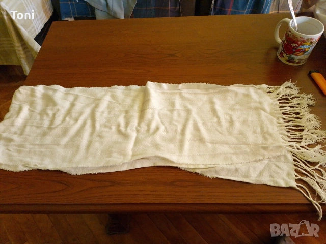 бял шал цената е по договаряне , снимка 2 - Шалове - 53412266