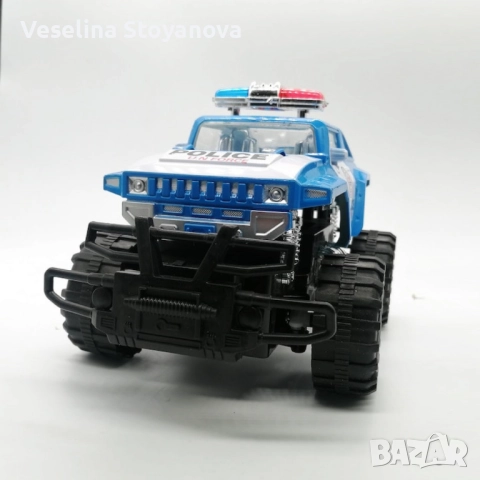 Полицейски джип с радиоуправление – 4x4 Monster Truck, снимка 2 - Коли, камиони, мотори, писти - 52733928