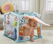 Активна гимнастика 3 в 1 Fisher Price Пълзи и играй Постелка с къщичка със звуци Фишър Прайс, снимка 4