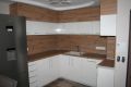 Изработка на мебели за кухня-дървесен цвят с бяло - Меристо БГ ЕООД, снимка 1