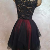 М Черна дантелена рокля с червена подплата , снимка 4 - Рокли - 45261447