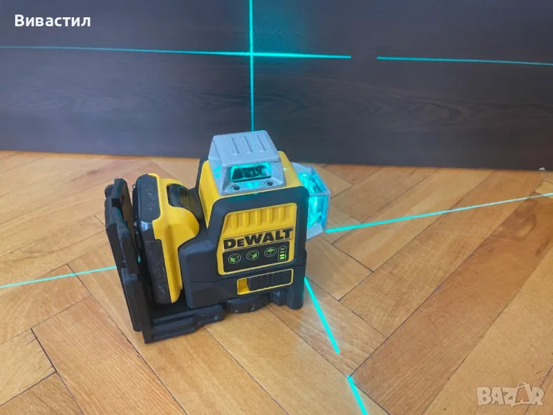 Зелен лазерен нивелир DeWALT 3X360 в комплект с батерия и зарядно демонстрационен модел внос от Герм, снимка 1