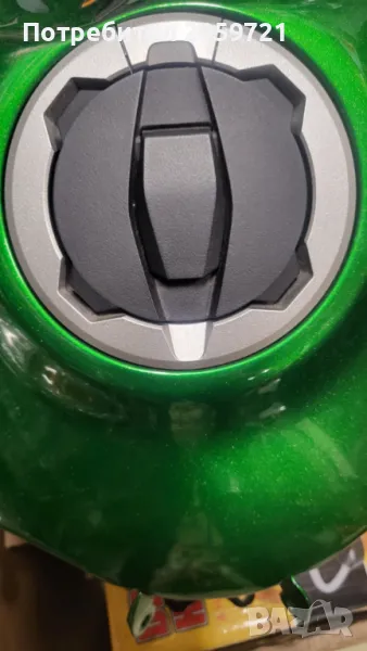 капачка за резервоар а за кавазаки H2 face става и за други след 22 без болтове, снимка 1