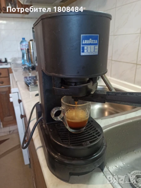 Кафе машина Лаваца с капсули Лаваца Блу.  Работи добре и прави супер кафе с каймак  , снимка 1