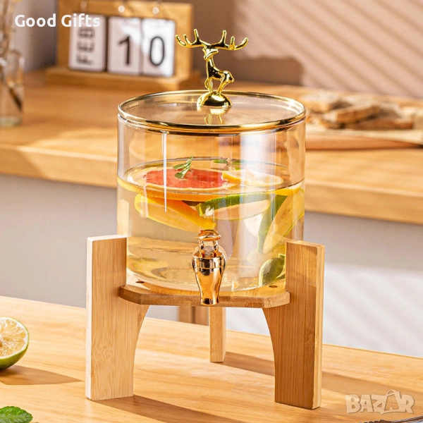 Голям стъклен диспенсър за напитки 8L с дървена стойка и златист кран, снимка 1