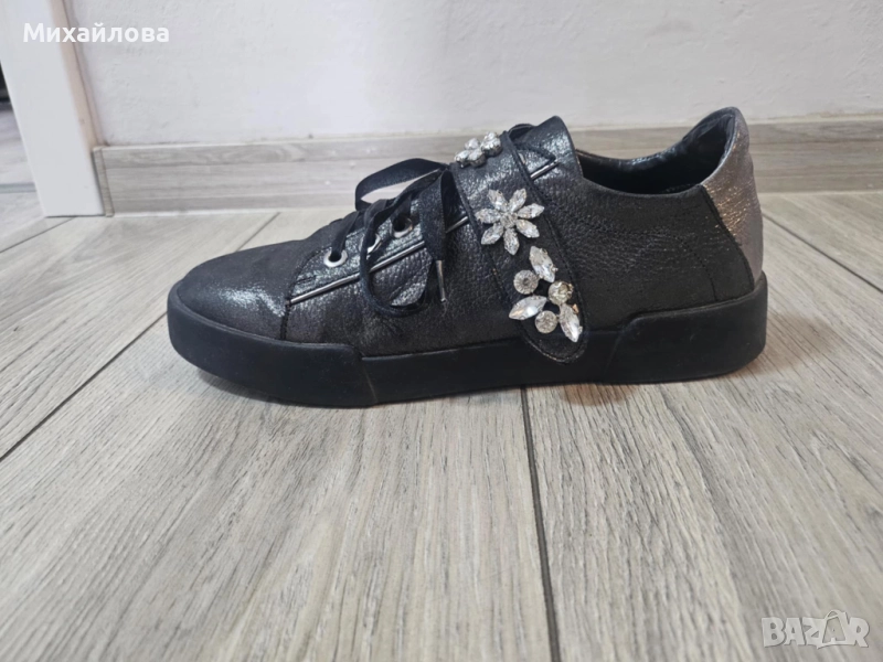 Модерни дамски кецове, снимка 1