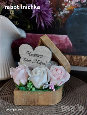 Дървена кутия сърце със сапунени цветя в бяло и розово и гравирано пожелание, снимка 1