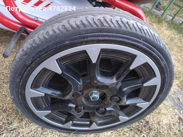 ABARTH Пластмасова картинг кола с педали, бяла + подарък розова каска, снимка 6 - Детски велосипеди, триколки и коли - 54033171