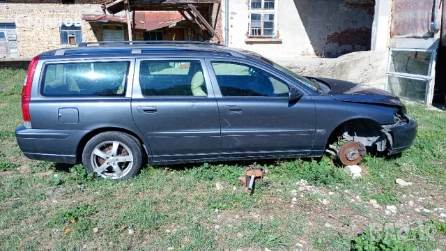 Volvo V70 p2 facelift , снимка 3 - Автомобили и джипове - 47563200