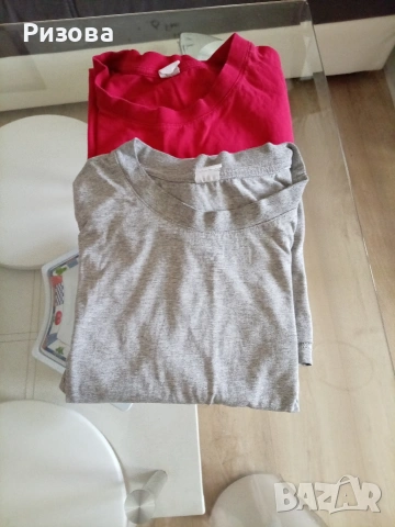 Подарявам два броя тениски, голям размер