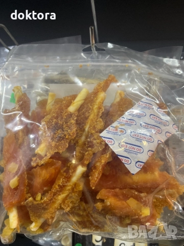 Избелена пръчка от сурова кожа с пилешко филе и кубчета пармезан 500гр.