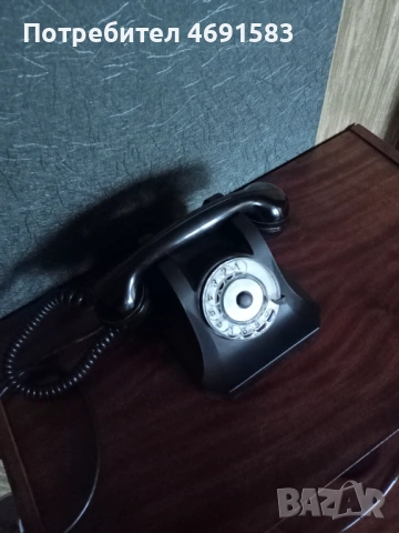 Ретро телефон-истински