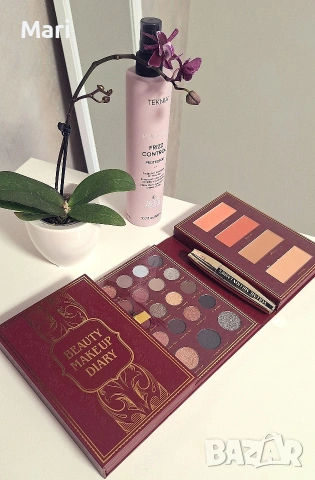 Голяма палитра с гримове 