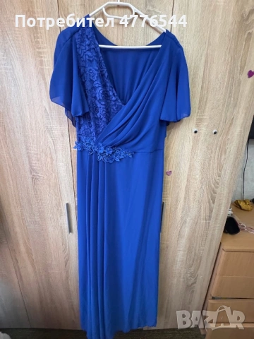 Дълга синия рокля