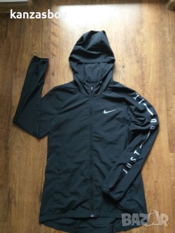 Nike Essential Jacket W - страхотна дамска ветровка КАТО НОВА , снимка 5 - Спортни екипи - 45811891