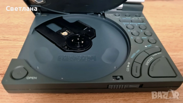 Sony icf-CD2000S, снимка 3 - Радиокасетофони, транзистори - 51748685