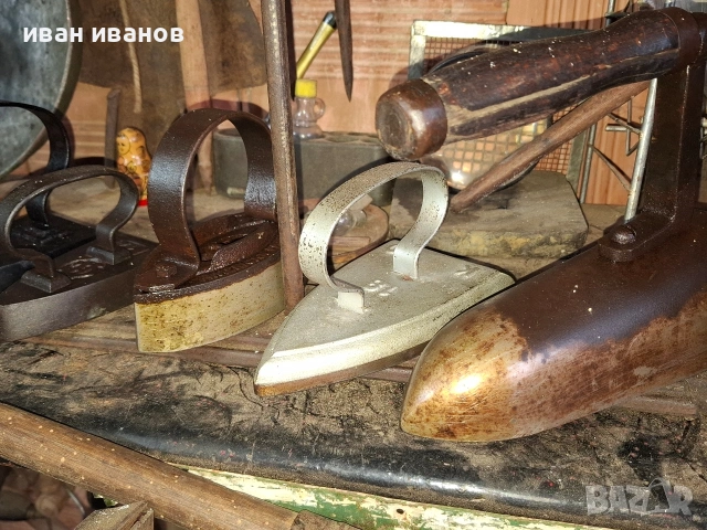 стари ютии и една поставка за ютия., снимка 2 - Антикварни и старинни предмети - 53896265