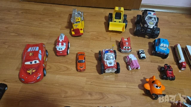 Колички, камиончета, самолети, снимка 11 - Коли, камиони, мотори, писти - 51254020