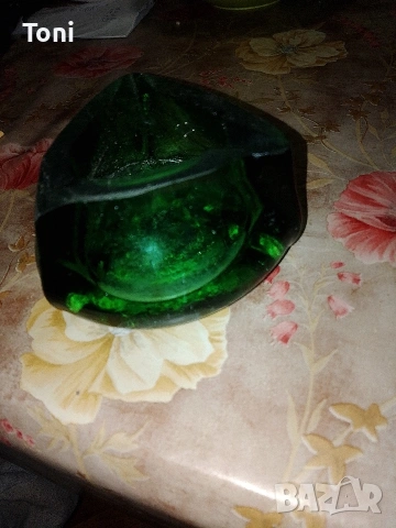 светлозелен стъклен пепелник , снимка 3 - Декорация за дома - 53977487