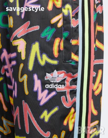 Детско долнище ADIDAS Originals Love Unites Print Track Pants Black/Multi, снимка 4 - Детски панталони и дънки - 45750319
