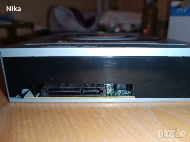 Записващо устройство DVD SATA Drive DVD±RW , снимка 2 - Други - 45835411