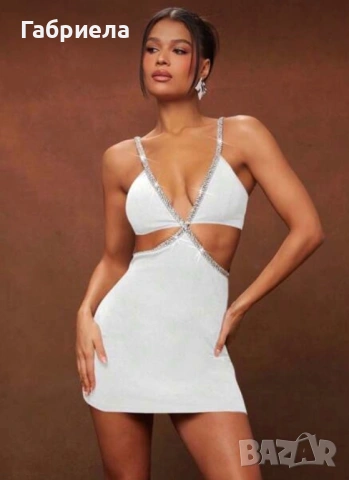 Бяла рокля с камъни 