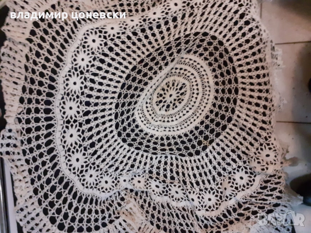 Покривка за кръгла маса,ръчно плетена 120/120 см,мильо,плетиво,бродерия