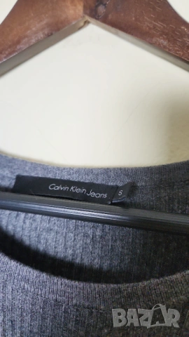 Трикотажна рокля Calvin Klein сива, снимка 6 - Рокли - 54137498