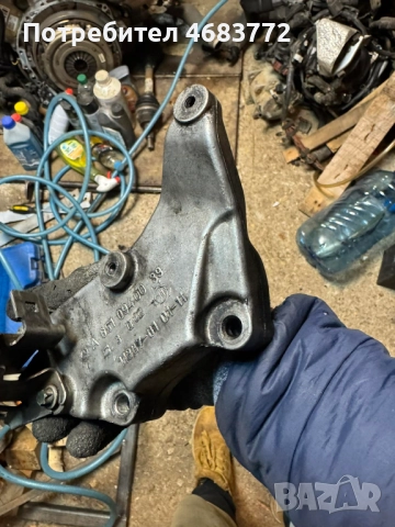 Стойка или лапа на двигател на Мерцедес Mercedes 2.2Cdi само за 30лв. A6510940039