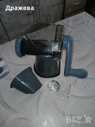 Ръчна,  пластмасова месомелачка-нова, снимка 4 - Месомелачки - 51177459