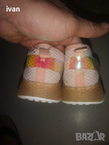 дамски спортни обувки 38 номер дишаща материя и подметка много удобни в перфектно състояние , снимка 7 - Маратонки - 51784937