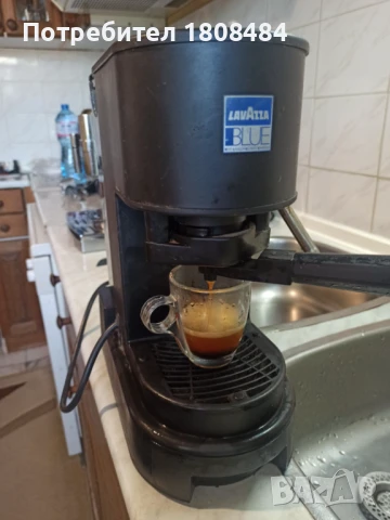 Кафе машина Лаваца с капсули Лаваца Блу.  Работи добре и прави супер кафе с каймак  