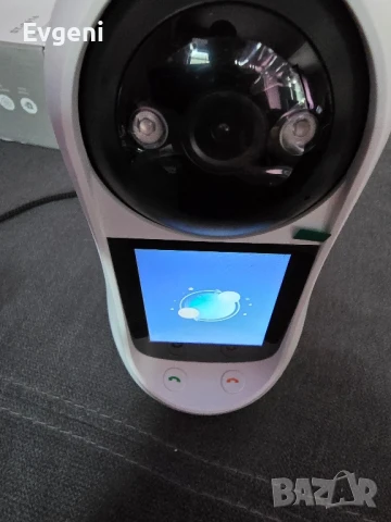 Продавам камера с допълнителен дисплей 