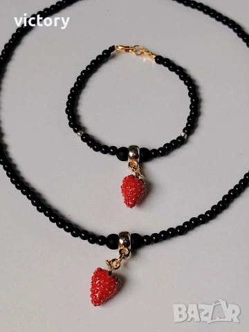 🍓 Комплект гривна + колие (чокър) с ягодка – Noir Berry Set 🍓, снимка 5 - Бижутерийни комплекти - 54219313