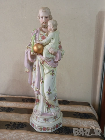 Порцеланова статуетка-религиозен мотив