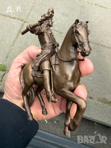 Декоративна фигурка статуетка