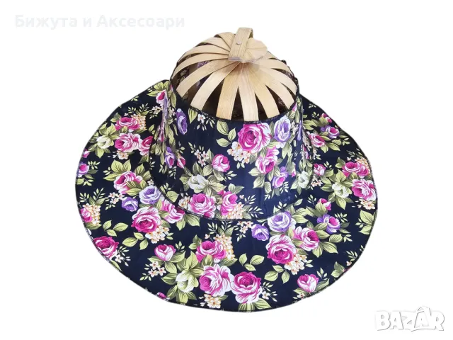 Сгъваема лятна шапка в черна щампа с цветя, снимка 1