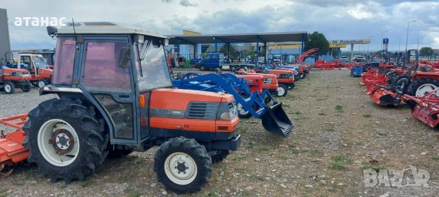 Трактор Кубота, снимка 3 - Селскостопанска техника - 45352896