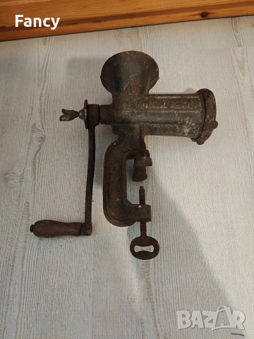 Стара машинка за мелене на месо Метал