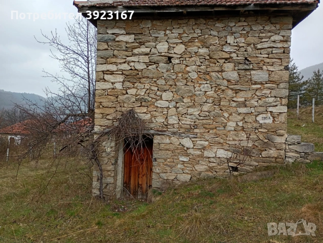 селско стопанска сграда с прилежащ двор