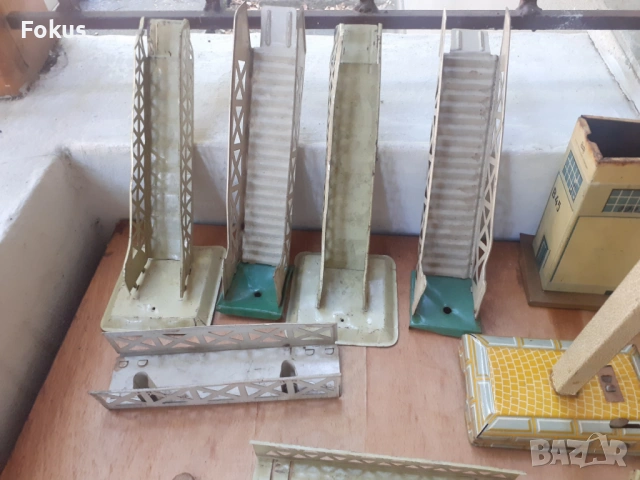 Лот метални части от влакче конструктор релси гара игра, снимка 5 - Антикварни и старинни предмети - 53274233