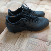 Футболни обувки, снимка 1 - Спортни обувки - 45024741